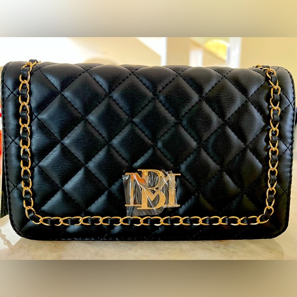 Badgley Mischka Handbags - Badgley Mischka Quilted Vegan Leather Purse